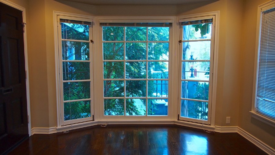 Livingroom bay windows